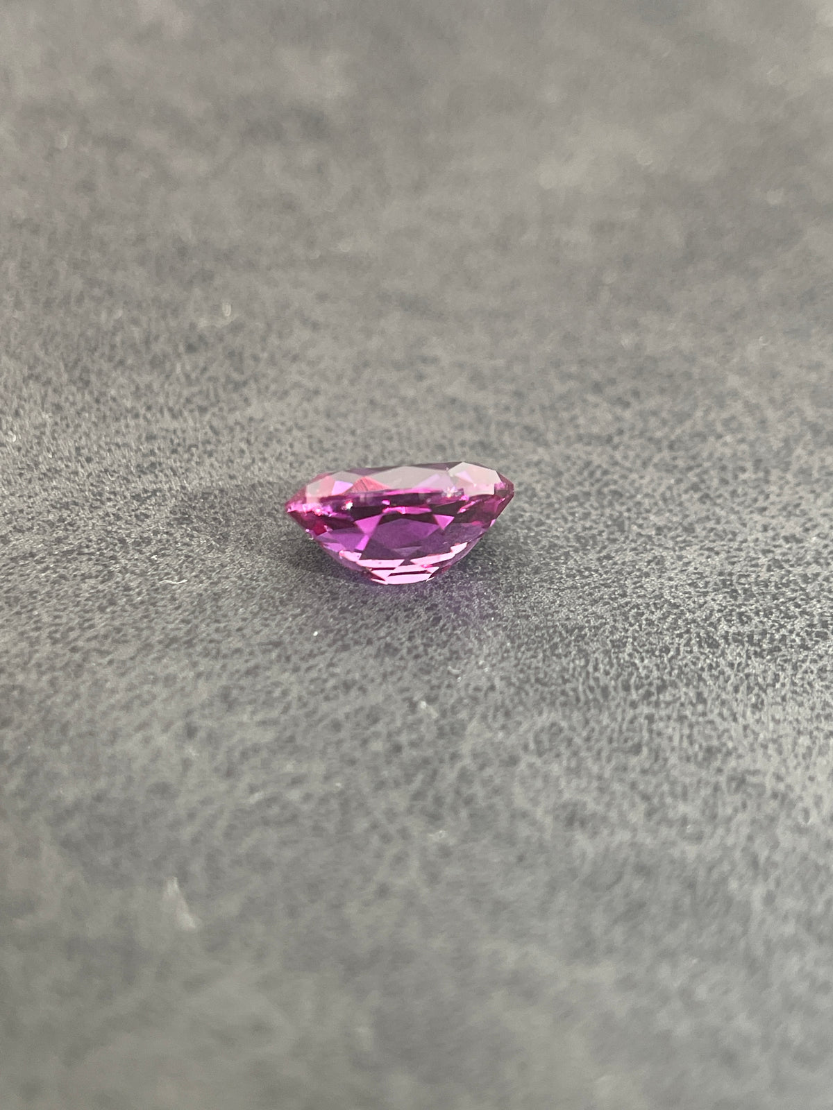 Corindon Alexandrite Bicolore Violet-Vert d'environ 1,65 ct | Taille Ovale | 6 × 8 mm | Vérifié Gemdrop®