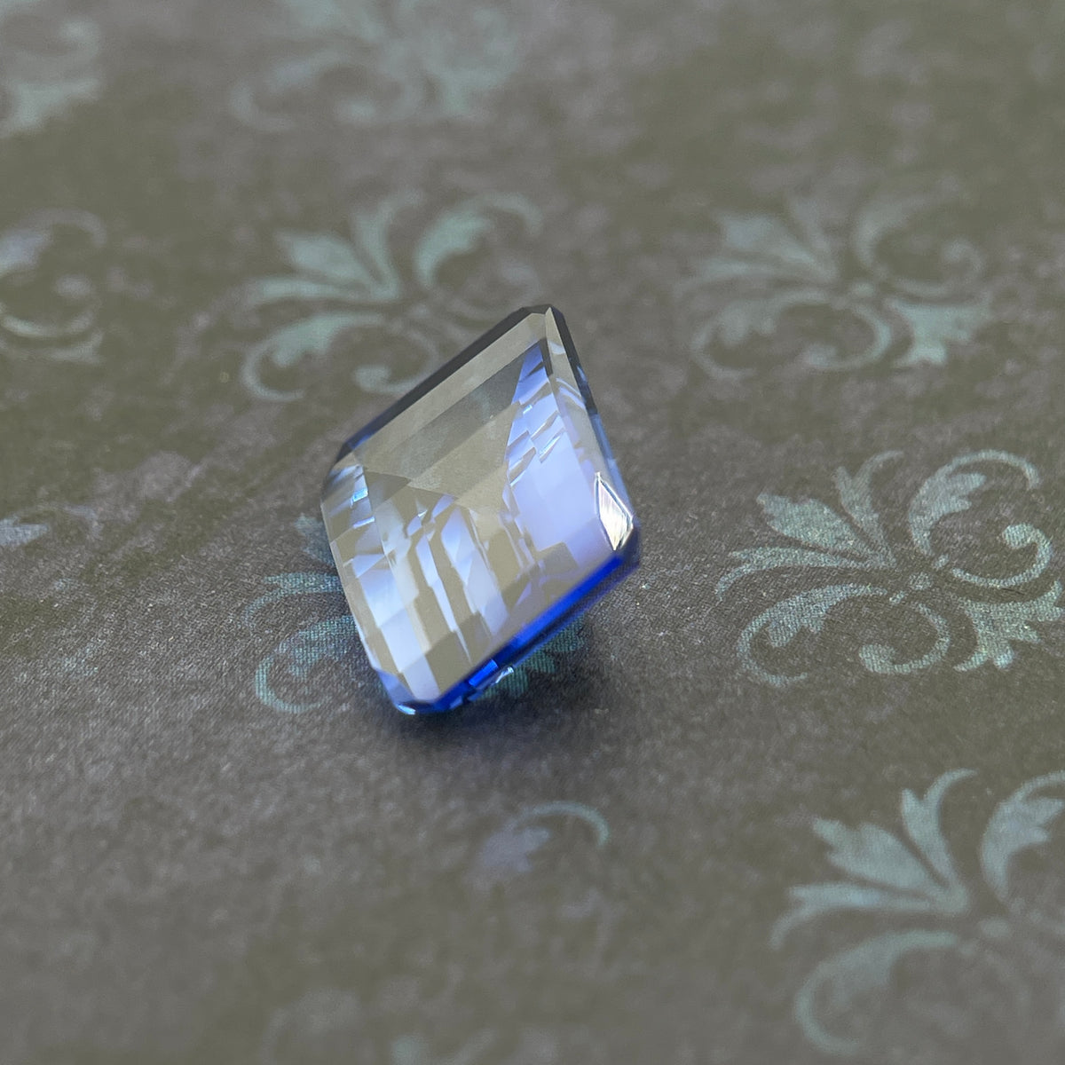 Saphir bleuet ~4ct | Coupe émeraude | 8 × 10 mm | Certifié Gemdrop®