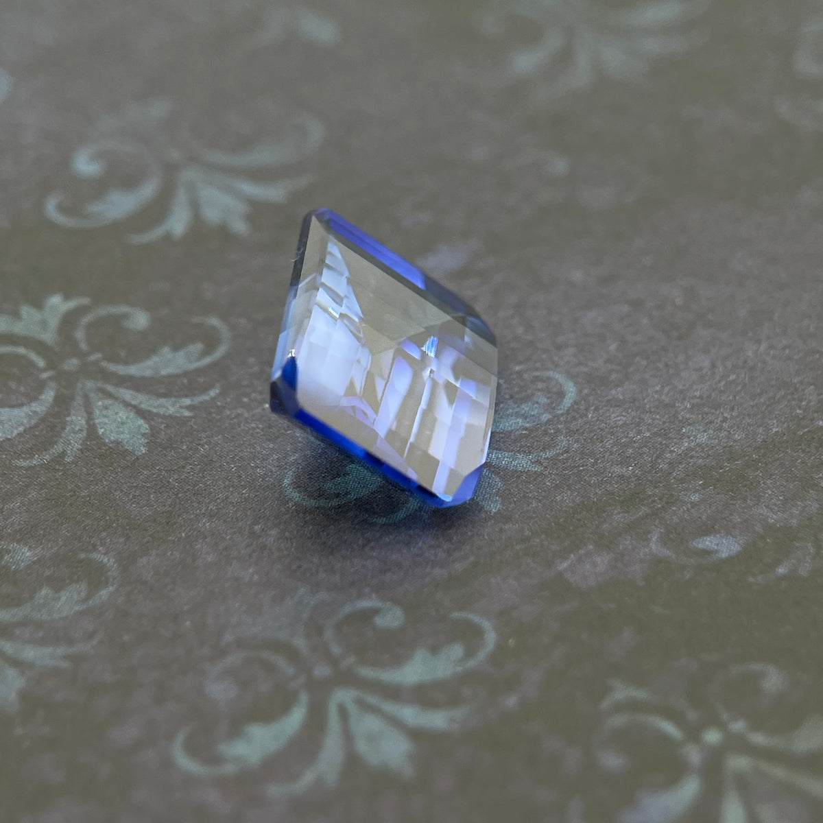 Saphir bleuet ~4ct | Coupe émeraude | 8 × 10 mm | Certifié Gemdrop®