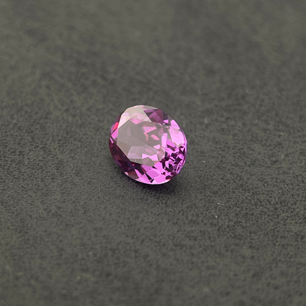 Corindon Alexandrite Bicolore Violet-Vert d'environ 1,65 ct | Taille Ovale | 6 × 8 mm | Vérifié Gemdrop®