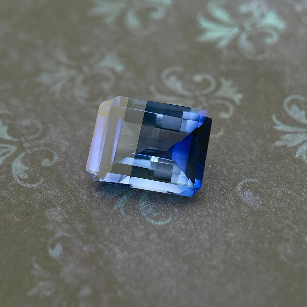 Saphir bleuet ~4ct | Coupe émeraude | 8 × 10 mm | Certifié Gemdrop®