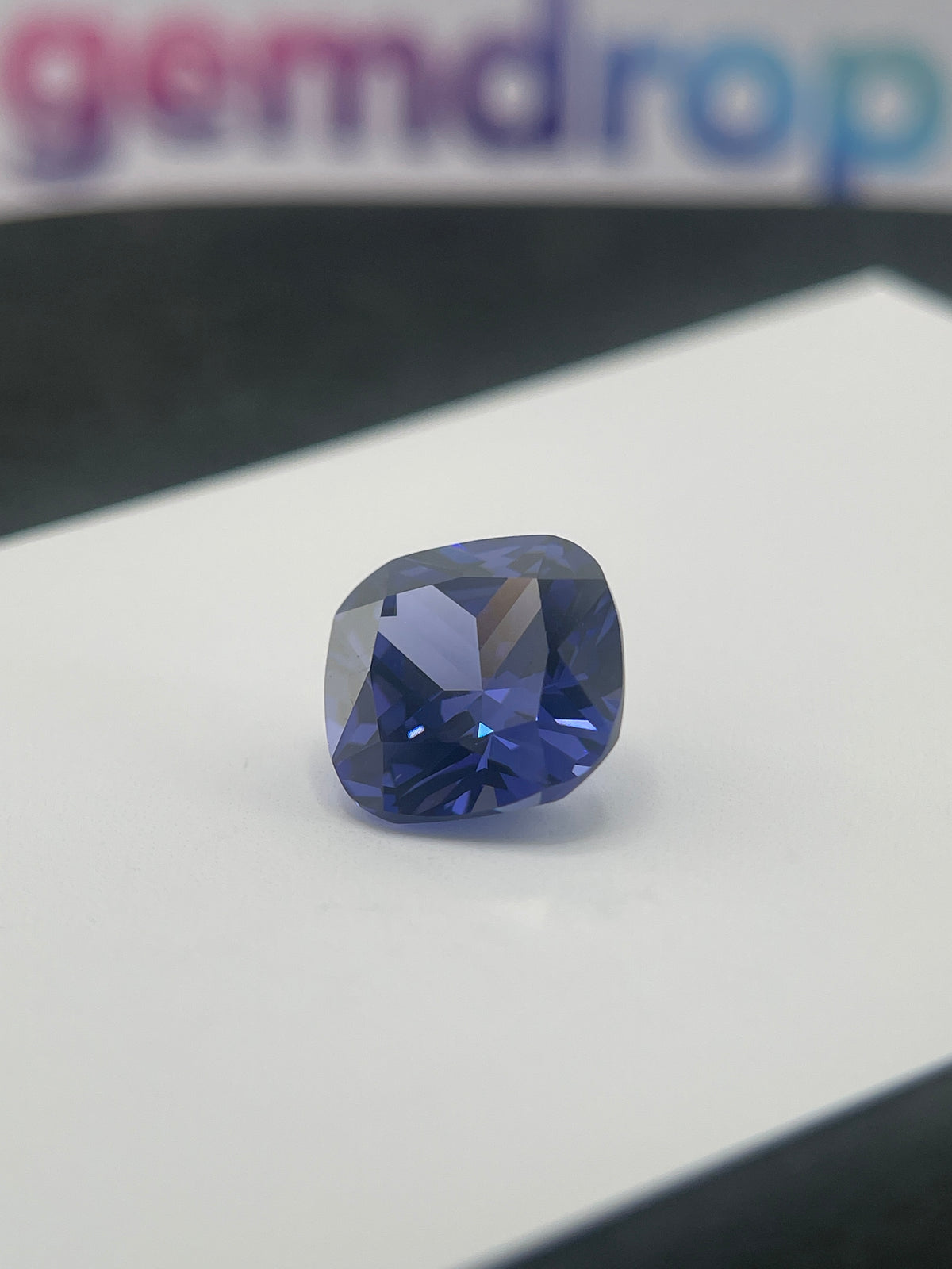 ~12 ct Saphir bleu tanzanite | Taille coussin | 12 × 12 mm | Vérifié Gemdrop®
