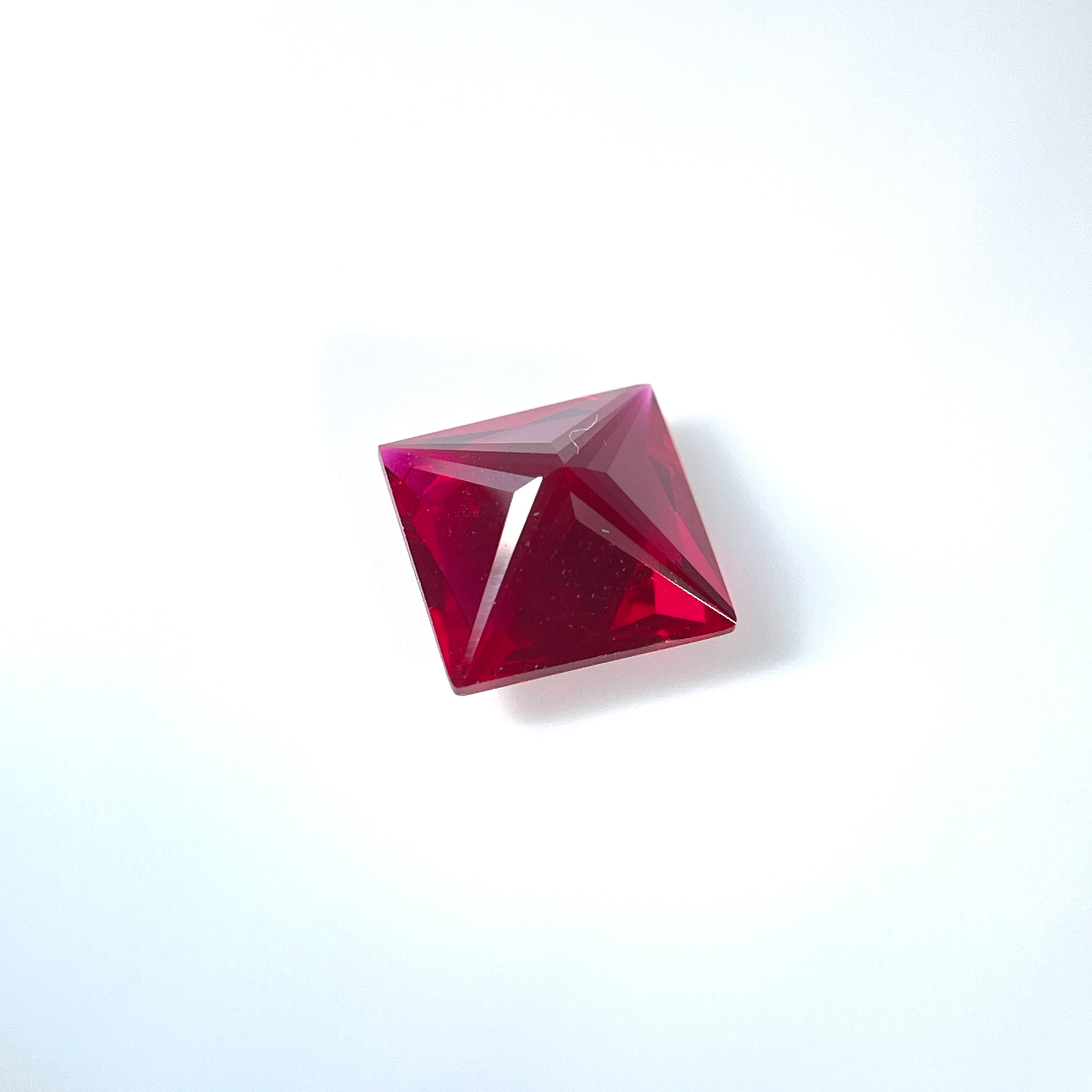 ~5.6ct Ruby | Princess Cut | 10 × 10 mm | Gemdrop® Verified