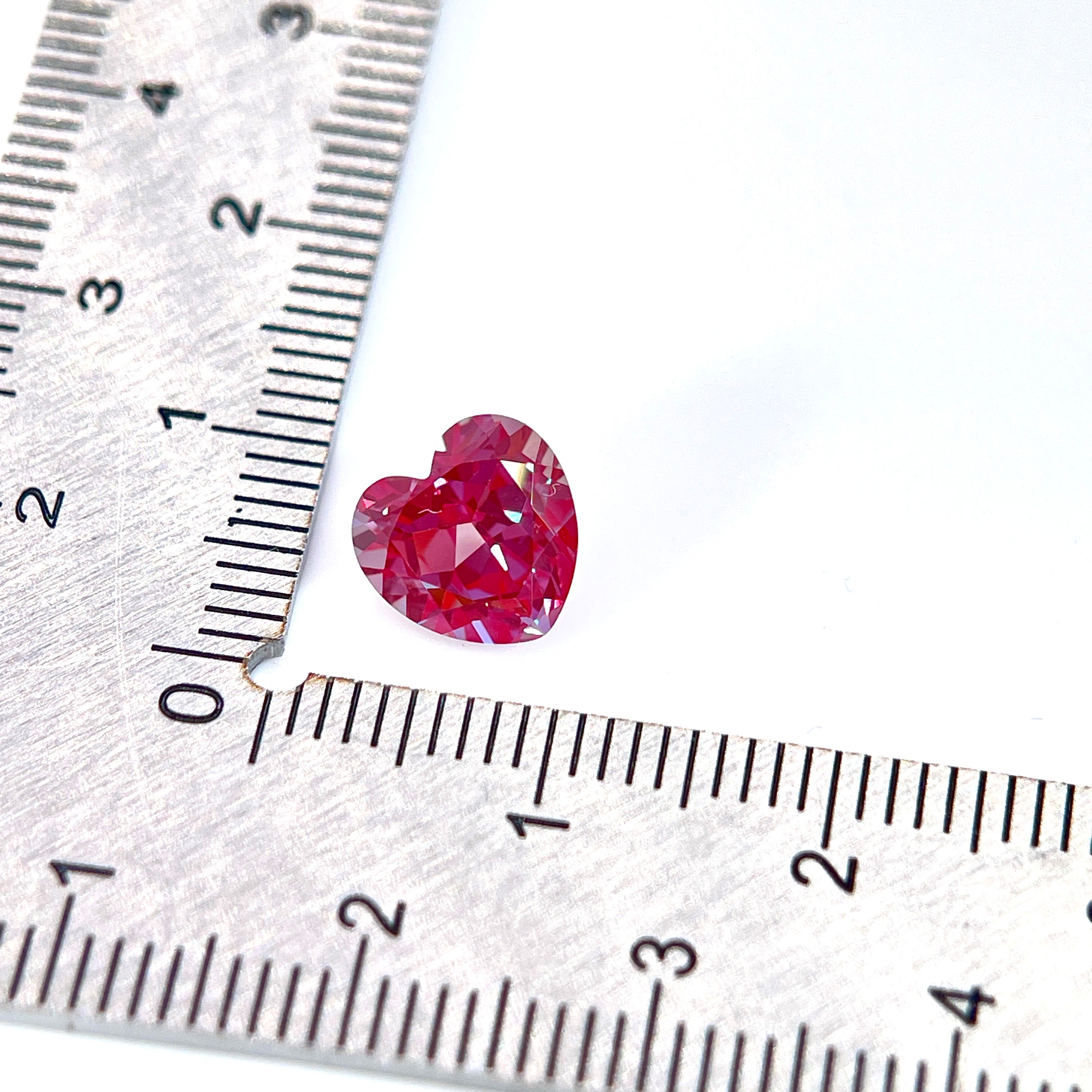 ~2.46ct Purple–Green Colour Change Corundum Alexandrite | Heart Cut | 8 × 8 mm | Gemdrop® Verified