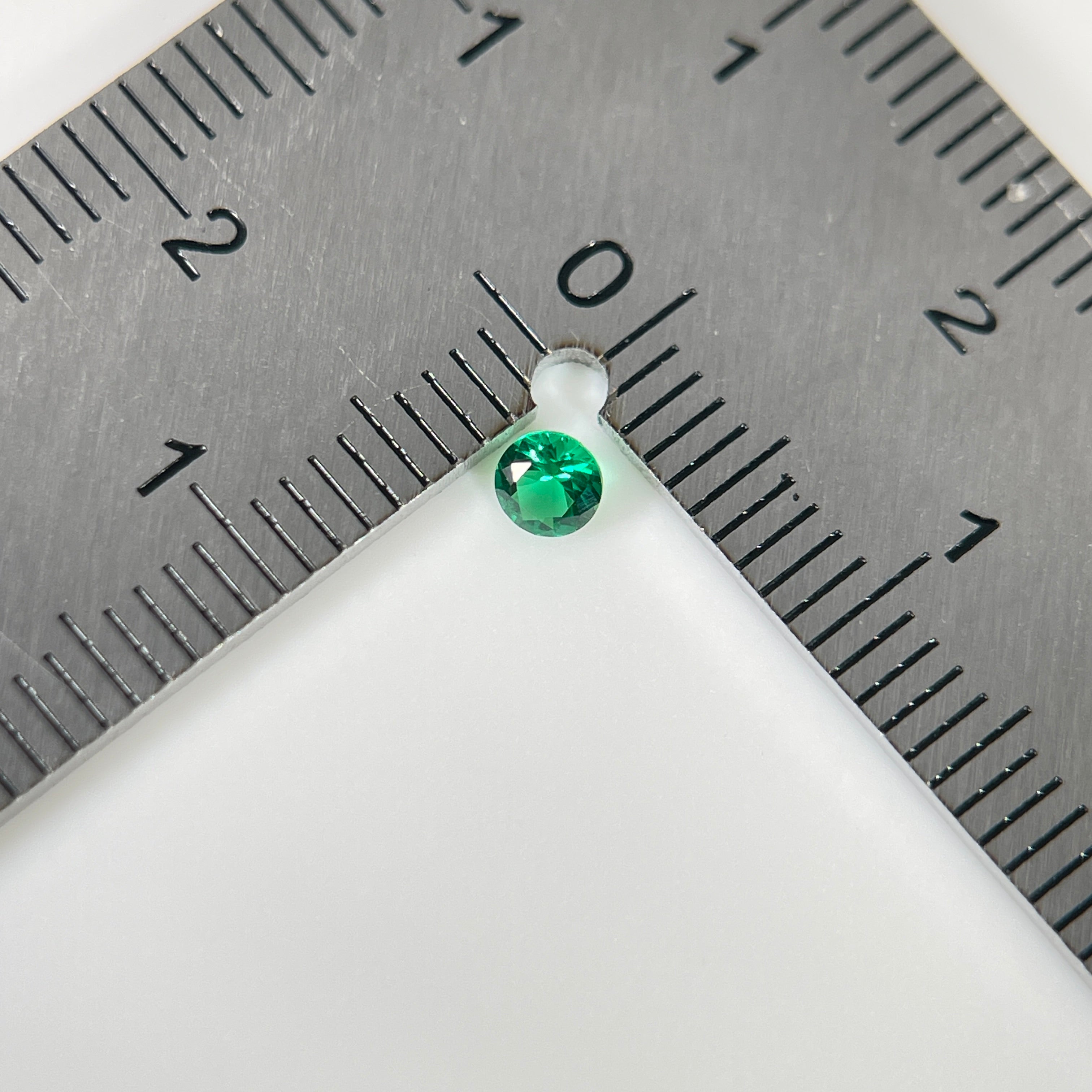 ~0.1ct Green Nano Glass-Ceramic | Round Brilliant Cut | 3 mm | Gemdrop® Verified