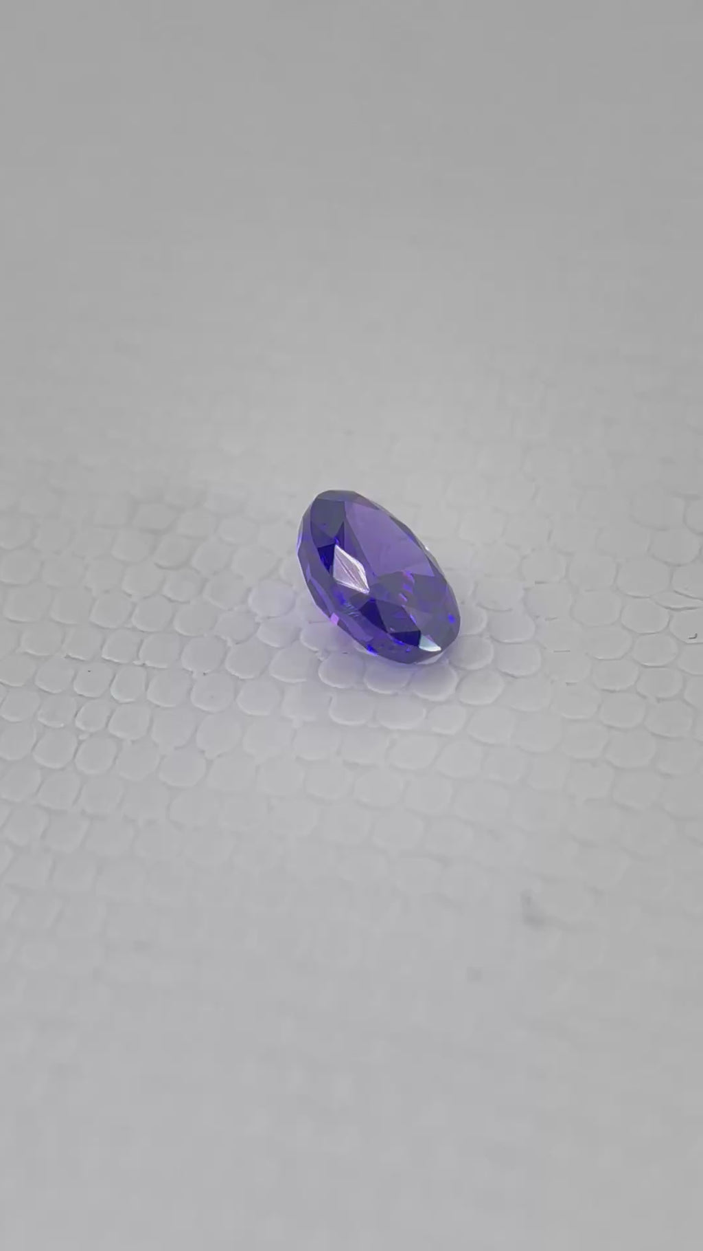 Ice Cut Oval Cubic Zirconia – Purple Haze 6x8 mm ~2.6ct