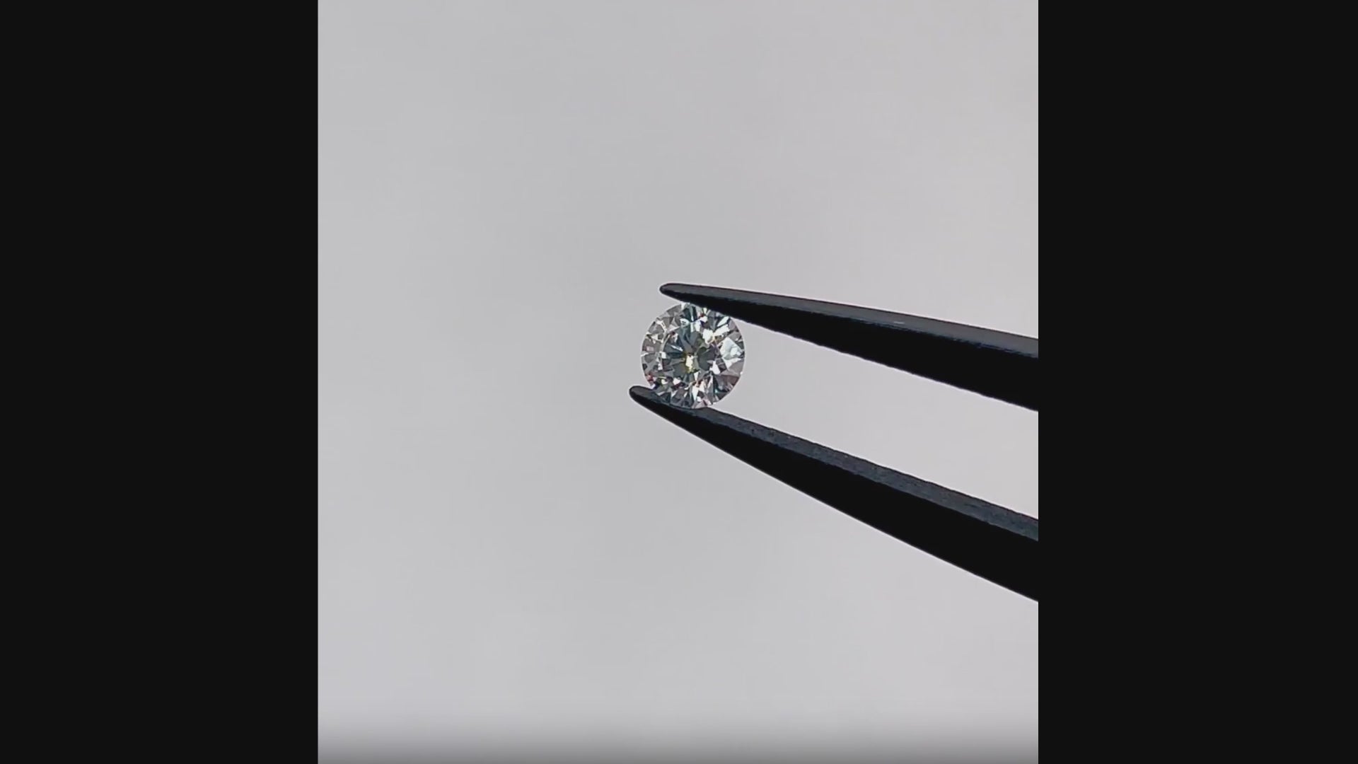 4 mm HPHT Lab-Grown Diamond | Round Brilliant Cut | ~0.235ct  | DEF Colour | VS Clarity | Triple Excellent | Gemdrop® Verified