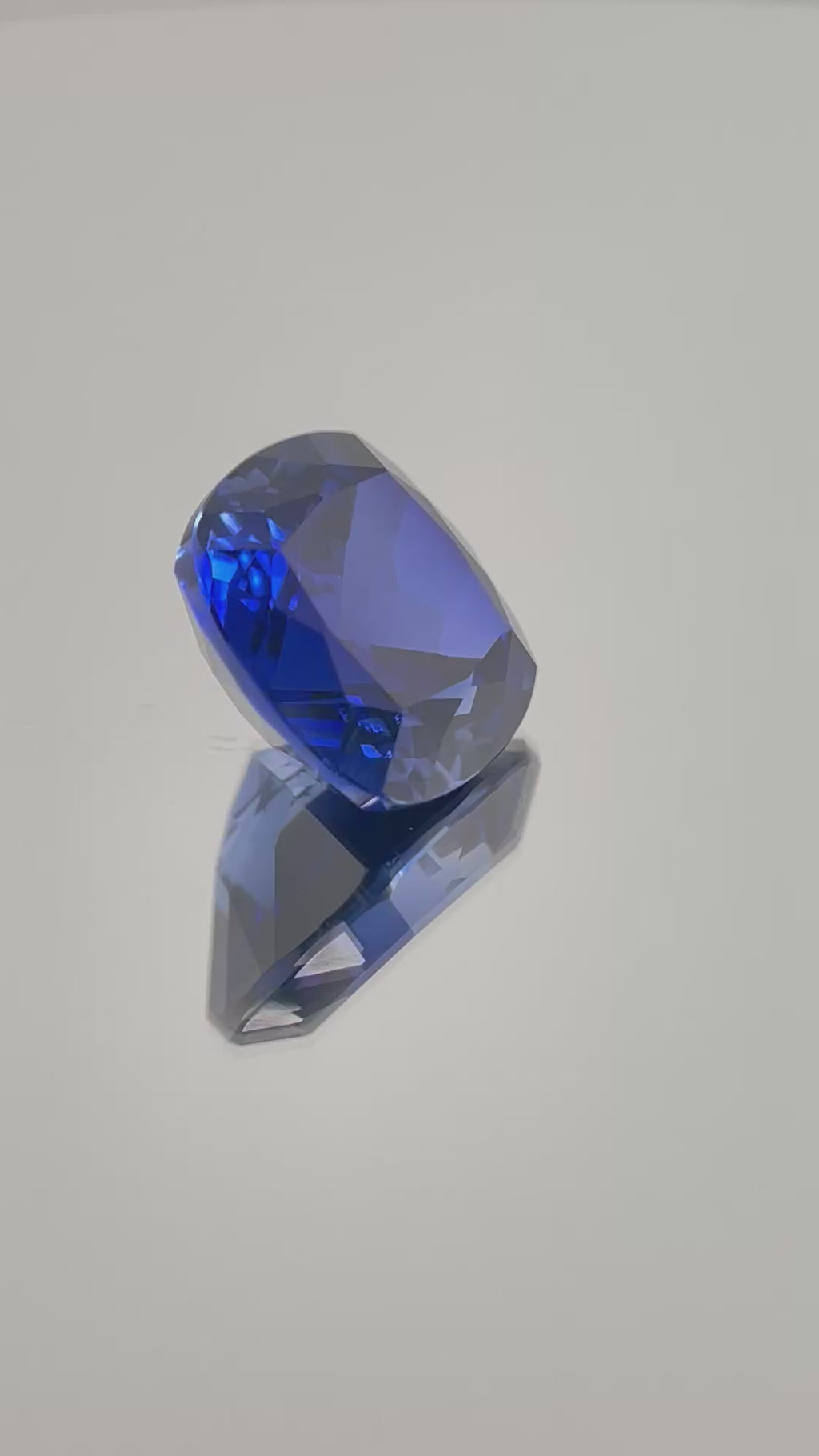 ~9ct Cornflower Blue Sapphire | Cushion Cut | 12 × 12 mm | Gemdrop® Verified